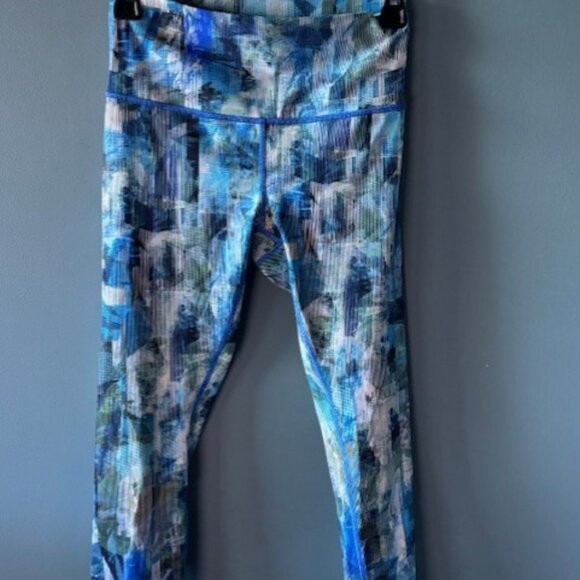 Lululemon High-Rise Crop Capri Leggings Blue White Abstract Unique Activewear - Picture 1 of 7